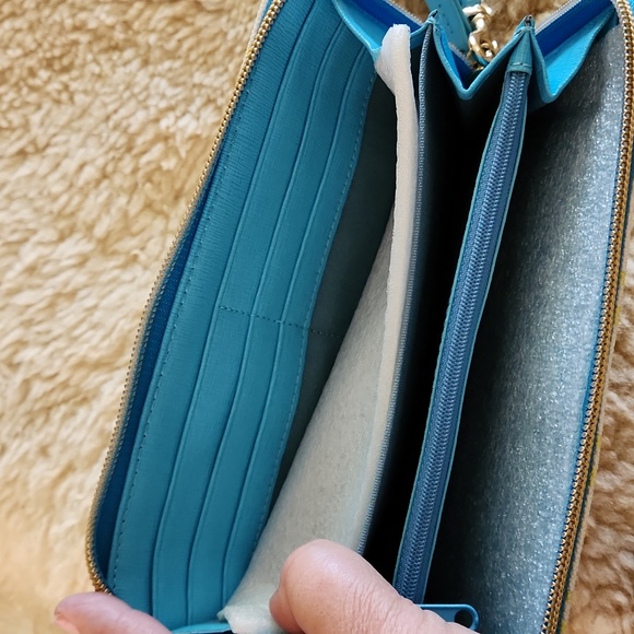 NWT Dooney & Bourke Snow Cone Large Zip Around Wallet/Wristlet ❄️ - Picture 10 of 16